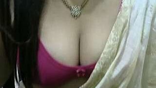 Aamna_hot nude pussy closeups on cam for live sex video chat