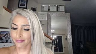 ADRIANNA_FOX nude pussy closeups on cam for live sex video chat