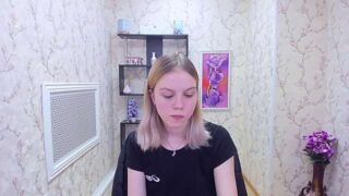 AlysonSunny nude pussy closeups on cam for live sex video chat