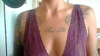 Amazinq_Bitch nude pussy closeups on cam for live sex video chat