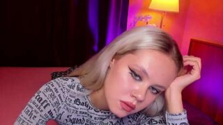 AnabelRouss nude pussy closeups on cam for live sex video chat