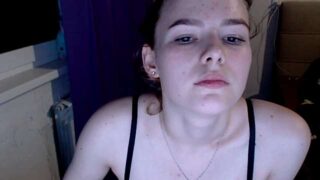 AngelFromLLa nude pussy closeups on cam for live sex video chat
