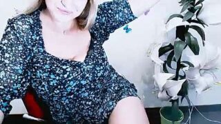 BeautyKisses nude pussy closeups on cam for live sex video chat