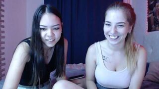 BubbleGumDuo12 nude pussy closeups on cam for live sex video chat