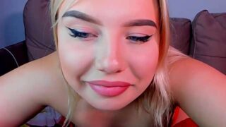 CandyXBubble nude pussy closeups on cam for live sex video chat