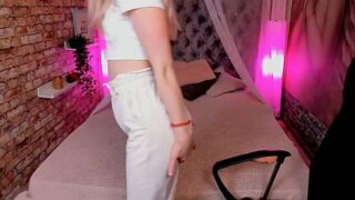 Carly_Moone nude pussy closeups on cam for live sex video chat