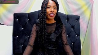 Caroline_Roy_ nude pussy closeups on cam for live sex video chat