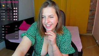 Chloe_Benson_ nude pussy closeups on cam for live sex video chat