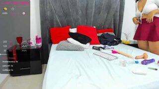 Chloe_Hiills nude pussy closeups on cam for live sex video chat