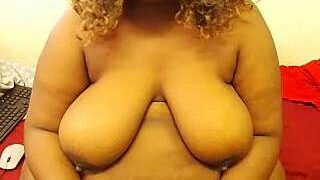 CurvyDimples nude pussy closeups on cam for live sex video chat