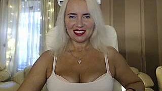 DolceNatali nude pussy closeups on cam for live sex video chat