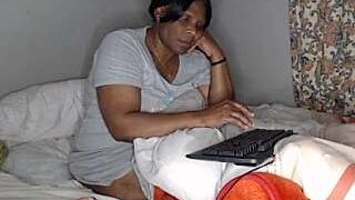 DreamMamma nude pussy closeups on cam for live sex video chat