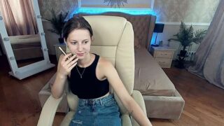 EmiliaGold nude pussy closeups on cam for live sex video chat