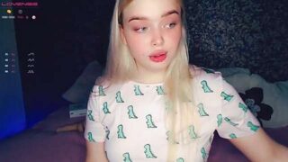 Eva___Marys nude pussy closeups on cam for live sex video chat