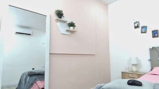 Evangeline_Routhier nude pussy closeups on cam for live sex video chat