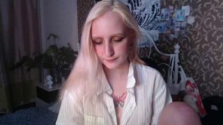 EvaSweetCandy nude pussy closeups on cam for live sex video chat