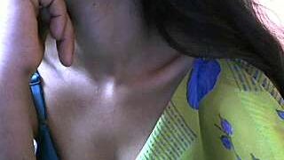 Gauri_sharma nude pussy closeups on cam for live sex video chat