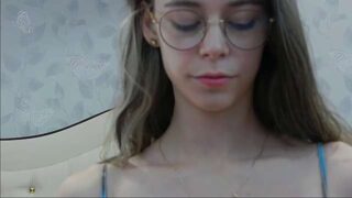 GracieCute nude pussy closeups on cam for live sex video chat