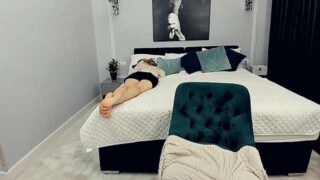 IceDanielle nude pussy closeups on cam for live sex video chat