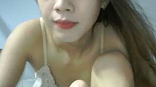Jolie-Baby nude pussy closeups on cam for live sex video chat