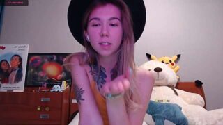 -Kaprizzz- nude pussy closeups on cam for live sex video chat