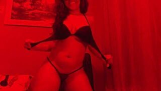 KarenCamgirl nude pussy closeups on cam for live sex video chat