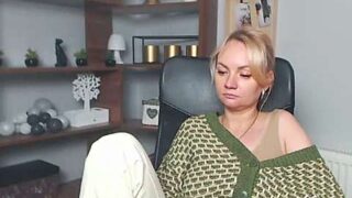 KayaMagic nude pussy closeups on cam for live sex video chat