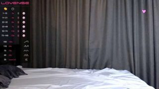 KikiL0ve nude pussy closeups on cam for live sex video chat