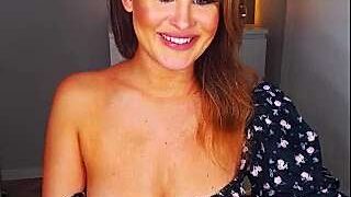 Lari_Stella nude pussy closeups on cam for live sex video chat