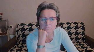 lauraoven nude pussy closeups on cam for live sex video chat
