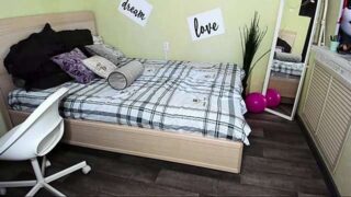 LeilaAngelic nude pussy closeups on cam for live sex video chat