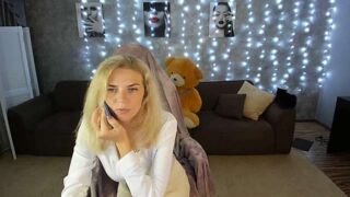 LillianHot nude pussy closeups on cam for live sex video chat