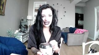 LilyMariaxox nude pussy closeups on cam for live sex video chat