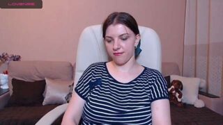 LisaHeart nude pussy closeups on cam for live sex video chat