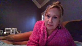 Lisaisluscious nude pussy closeups on cam for live sex video chat