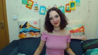 LisaLe nude pussy closeups on cam for live sex video chat