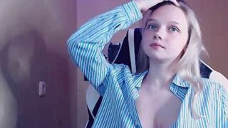 _little_kitteeen_ nude pussy closeups on cam for live sex video chat