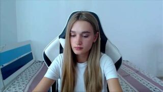 LolaAngels nude pussy closeups on cam for live sex video chat
