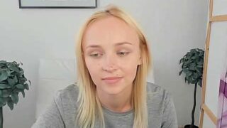 Lovely-Juliet nude pussy closeups on cam for live sex video chat