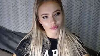Lovely_Alex nude pussy closeups on cam for live sex video chat
