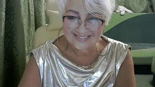 LovelyHelena nude pussy closeups on cam for live sex video chat