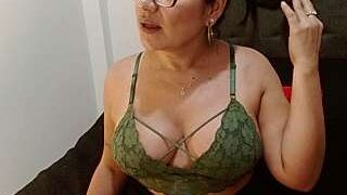lucy_luu_ nude pussy closeups on cam for live sex video chat