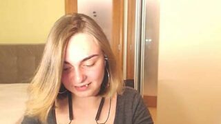 LyizaBlank nude pussy closeups on cam for live sex video chat