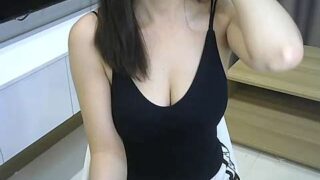 _lyly_angel_ nude pussy closeups on cam for live sex video chat