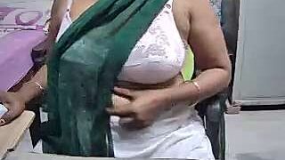 MADAM-X nude pussy closeups on cam for live sex video chat