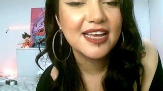 Madamlucy nude pussy closeups on cam for live sex video chat