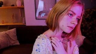 MagdalenGriffith nude pussy closeups on cam for live sex video chat