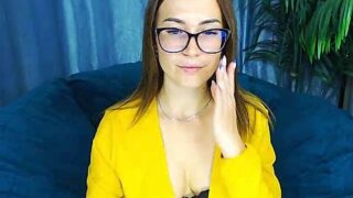 MiaFerrowY nude pussy closeups on cam for live sex video chat