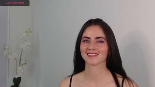 MiaSaez nude pussy closeups on cam for live sex video chat