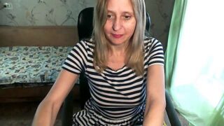 MiLenaMilf nude pussy closeups on cam for live sex video chat